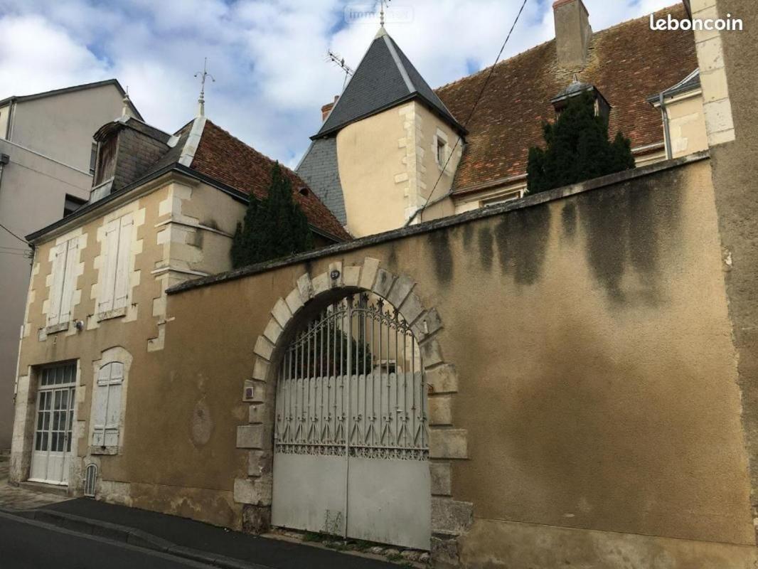 Le Logis De Saint Cyr Aparthotel Issoudun Eksteriør bilde